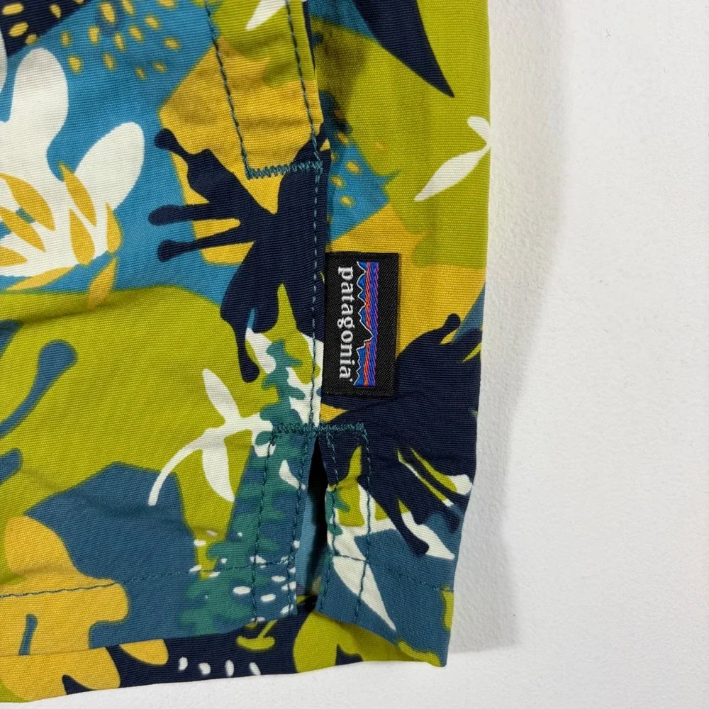 Patagonia Barely Baggies Shorts Womens Medium Wild Waratah Tasmanian Teal NEW